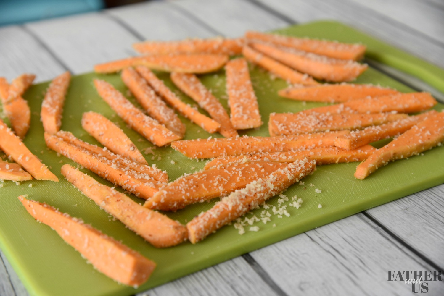 How to make sweet potato fries in an air Fryer is super easy, just lightly coat them with olive oil, panko and garlic, onion and chili powder